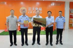 市文明辦、市市場(chǎng)監管局聯(lián)合為我公司文明誠信經(jīng)營(yíng)授牌